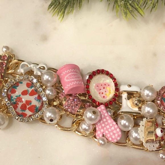 💖NWT💖 Betsey Johnson BABYCAKES CLUSTER BRACELET PINK - Picture 8 of 12
